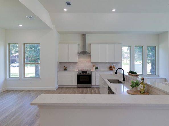 1208  Oak Harbor Boulevard , Azle Texas 76020