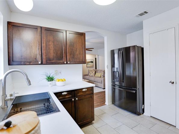 2733  Yoakum Street , Fort Worth Texas 76108