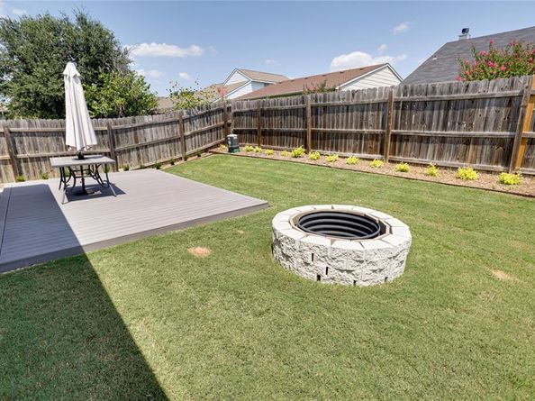 2733  Yoakum Street , Fort Worth Texas 76108