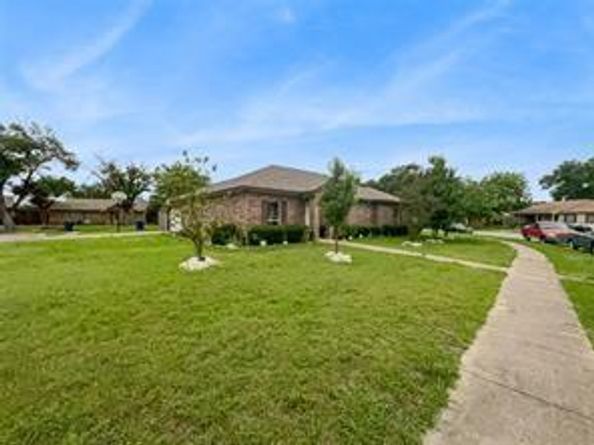 1822  Vine Drive , Garland Texas 75040