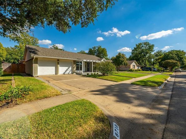 8718  Hackney Lane , Dallas Texas 75238