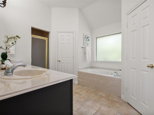 18  Zachary Court , Mansfield Texas 76063