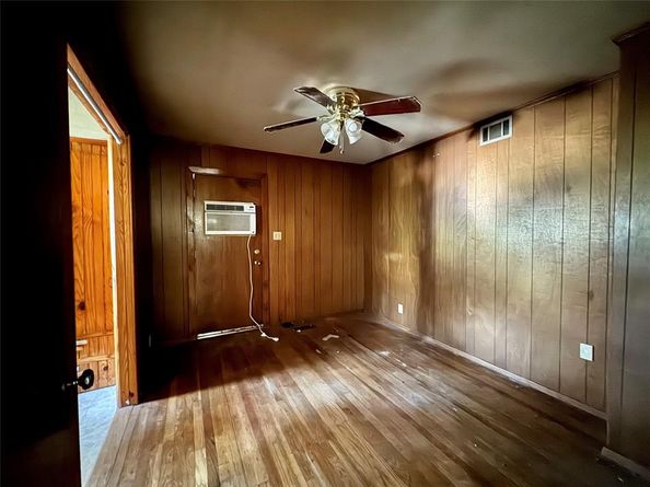 1211  Lindsey Street , Denton Texas 76205