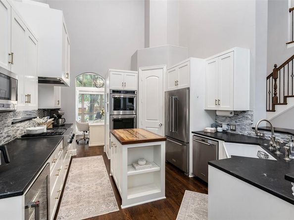 2235  Forest Hollow Park , Dallas Texas 75228