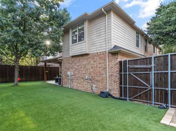 2235  Forest Hollow Park , Dallas Texas 75228