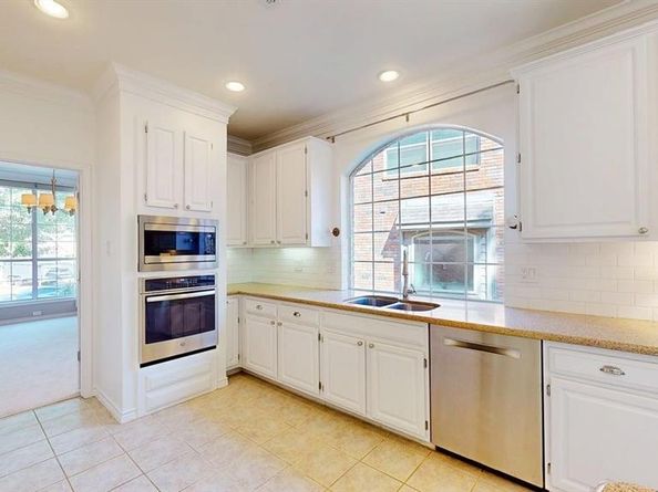 2725  Green Oak Court , Highland Village Texas 75077