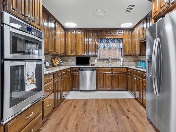 32  One Main Place , Benbrook Texas 76126