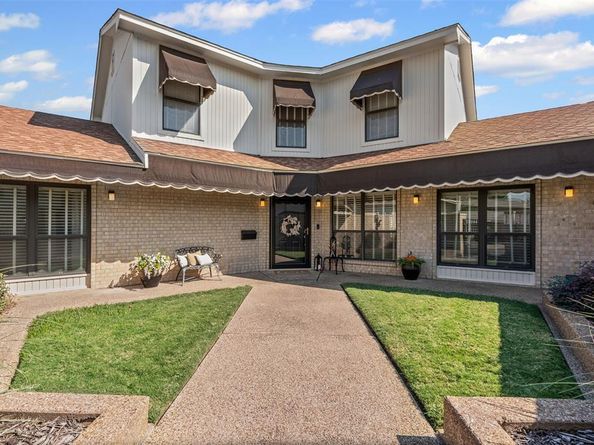 32  One Main Place , Benbrook Texas 76126