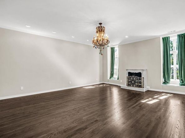 3802 S Versailles Avenue , Dallas Texas 75209