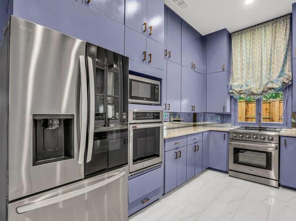 3802 S Versailles Avenue , Dallas Texas 75209