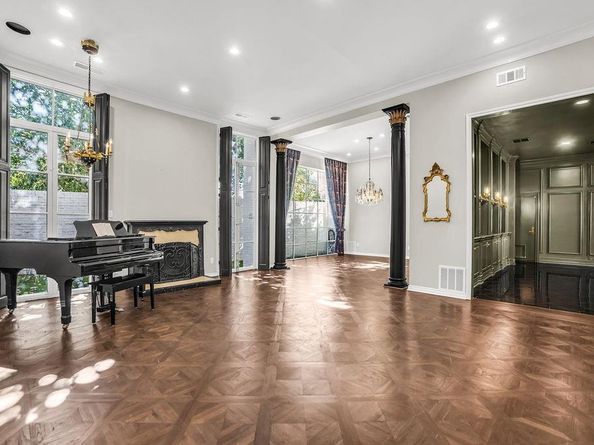 3802 S Versailles Avenue , Dallas Texas 75209