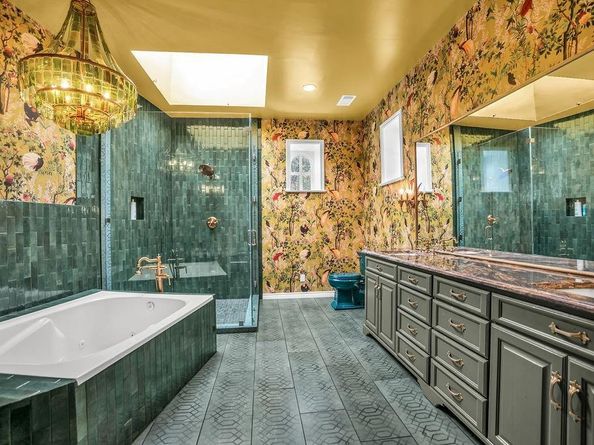 3802 S Versailles Avenue , Dallas Texas 75209