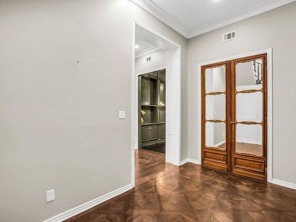 3802 S Versailles Avenue , Dallas Texas 75209