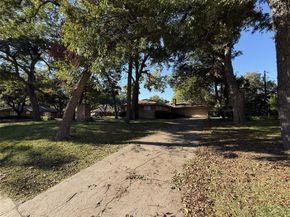 301  Lakewood Drive , DeSoto Texas 75115