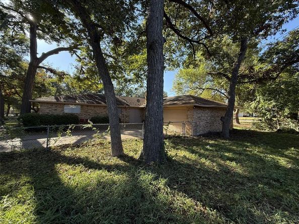 301  Lakewood Drive , DeSoto Texas 75115