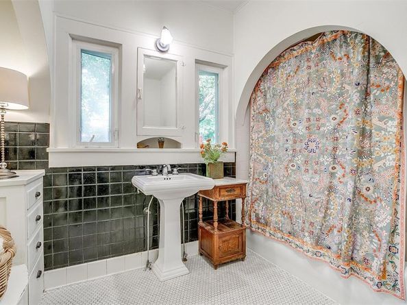 1929  Forest Park Boulevard , Fort Worth Texas 76110