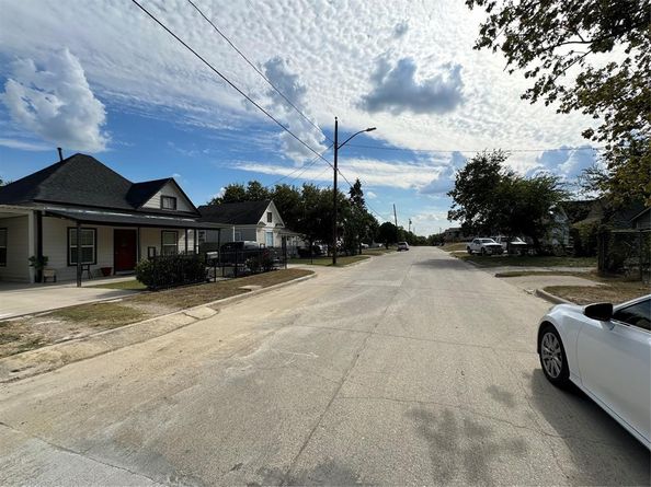2613  Hale Avenue , Fort Worth Texas 76106