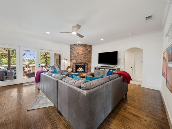 3217  Rolling Knoll Drive , Farmers Branch Texas 75234