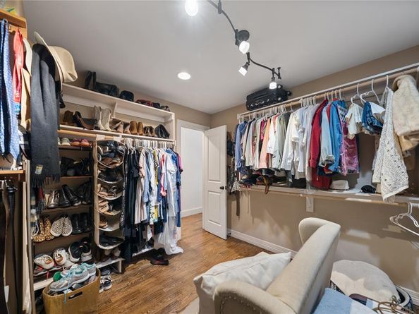 3217  Rolling Knoll Drive , Farmers Branch Texas 75234