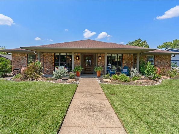 3217  Rolling Knoll Drive , Farmers Branch Texas 75234