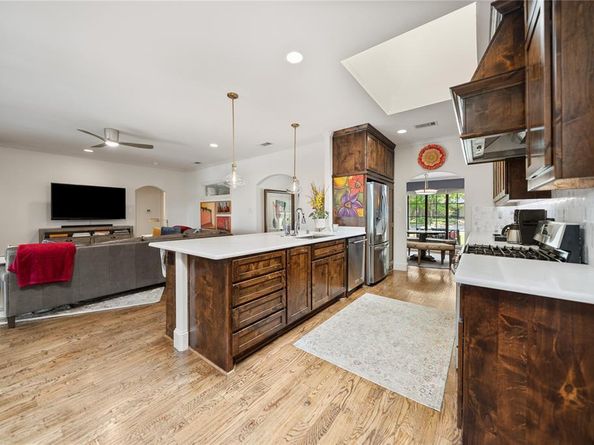 3217  Rolling Knoll Drive , Farmers Branch Texas 75234