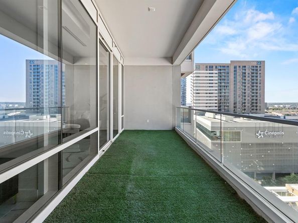 2408  Victory Park Lane  1140, Dallas Texas 75219