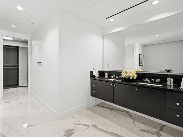 2408  Victory Park Lane  1140, Dallas Texas 75219