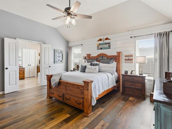 100  Valle Court , Azle Texas 76020