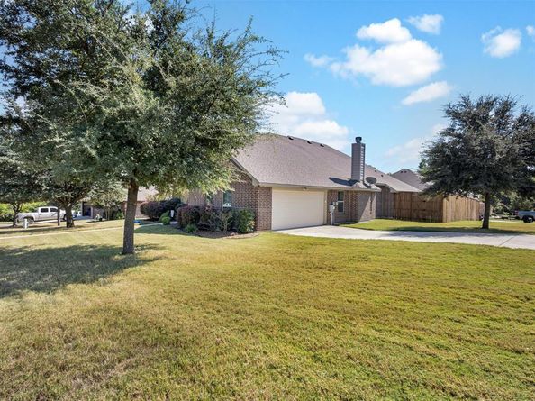 100  Valle Court , Azle Texas 76020