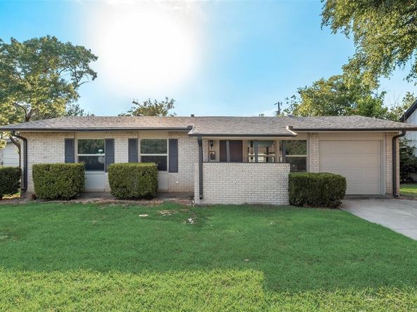 2403  Briarwood Lane , Carrollton Texas 75006