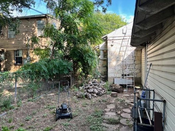 403 N Tennant Street , Dallas Texas 75208