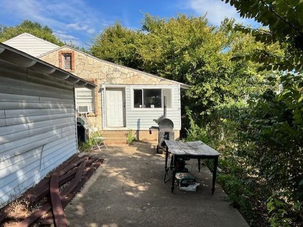 403 N Tennant Street , Dallas Texas 75208