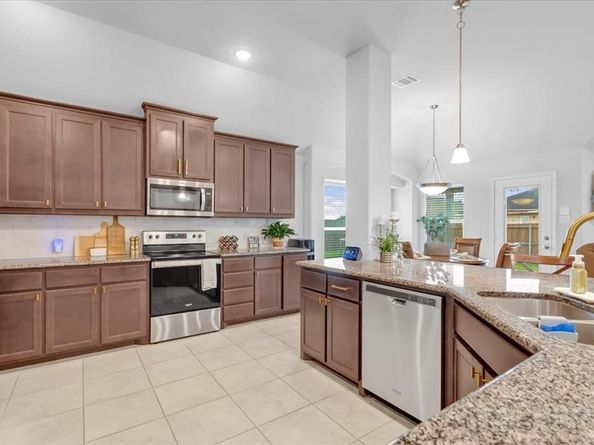 1200  Queens Brook Lane , Fort Worth Texas 76140