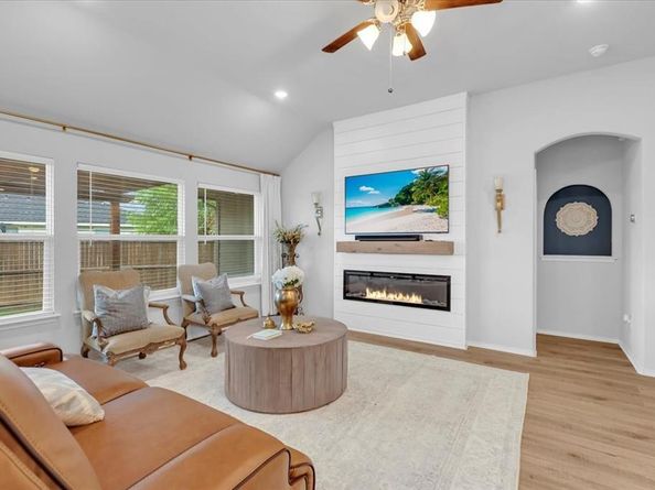 1200  Queens Brook Lane , Fort Worth Texas 76140