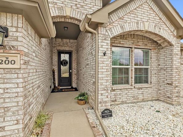 1200  Queens Brook Lane , Fort Worth Texas 76140