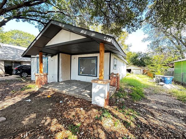 818  Hollywood Avenue , Dallas Texas 75208