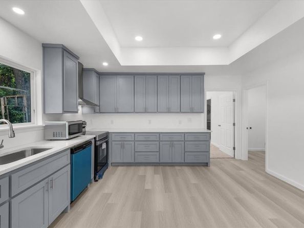818  Hollywood Avenue , Dallas Texas 75208