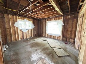 818  Hollywood Avenue , Dallas Texas 75208