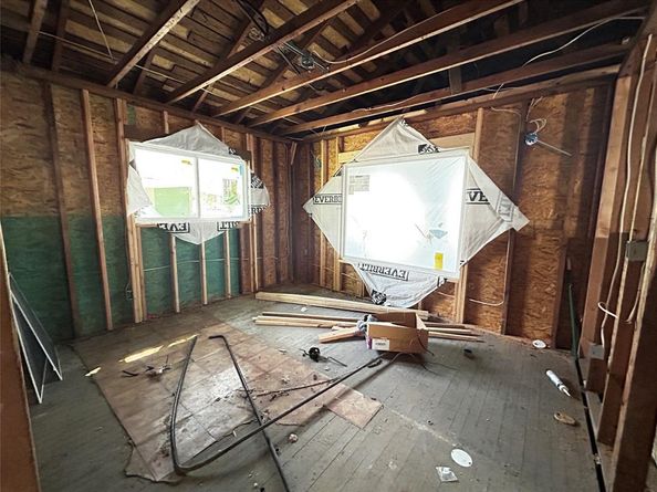 818  Hollywood Avenue , Dallas Texas 75208