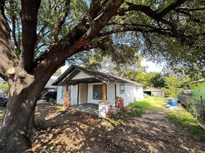 818  Hollywood Avenue , Dallas Texas 75208