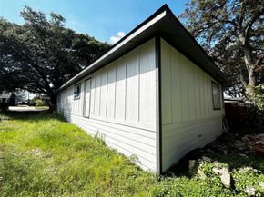 818  Hollywood Avenue , Dallas Texas 75208