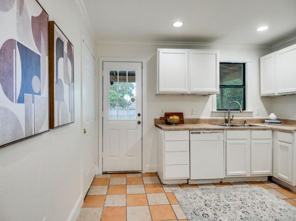 2405  Hillglenn Road , Dallas Texas 75228