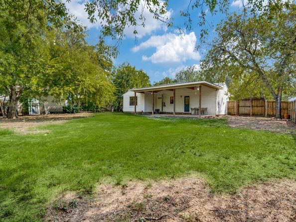 2405  Hillglenn Road , Dallas Texas 75228