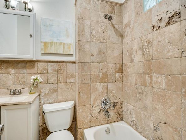 2405  Hillglenn Road , Dallas Texas 75228