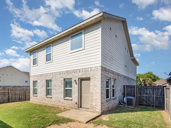 3610  Apple Valley Way , Dallas Texas 75227
