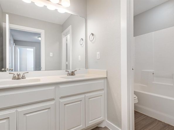 3610  Apple Valley Way , Dallas Texas 75227