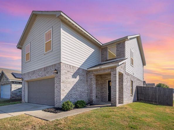 3610  Apple Valley Way , Dallas Texas 75227