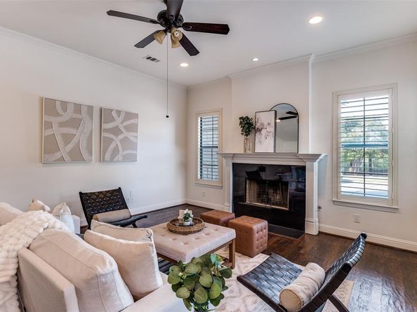 1120  Hemingway Lane , Irving Texas 75063