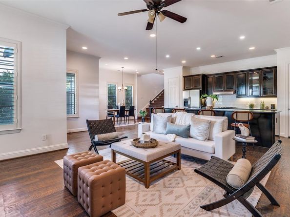 1120  Hemingway Lane , Irving Texas 75063