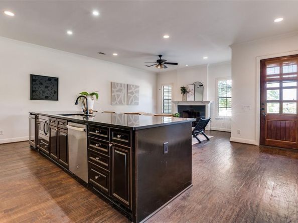 1120  Hemingway Lane , Irving Texas 75063